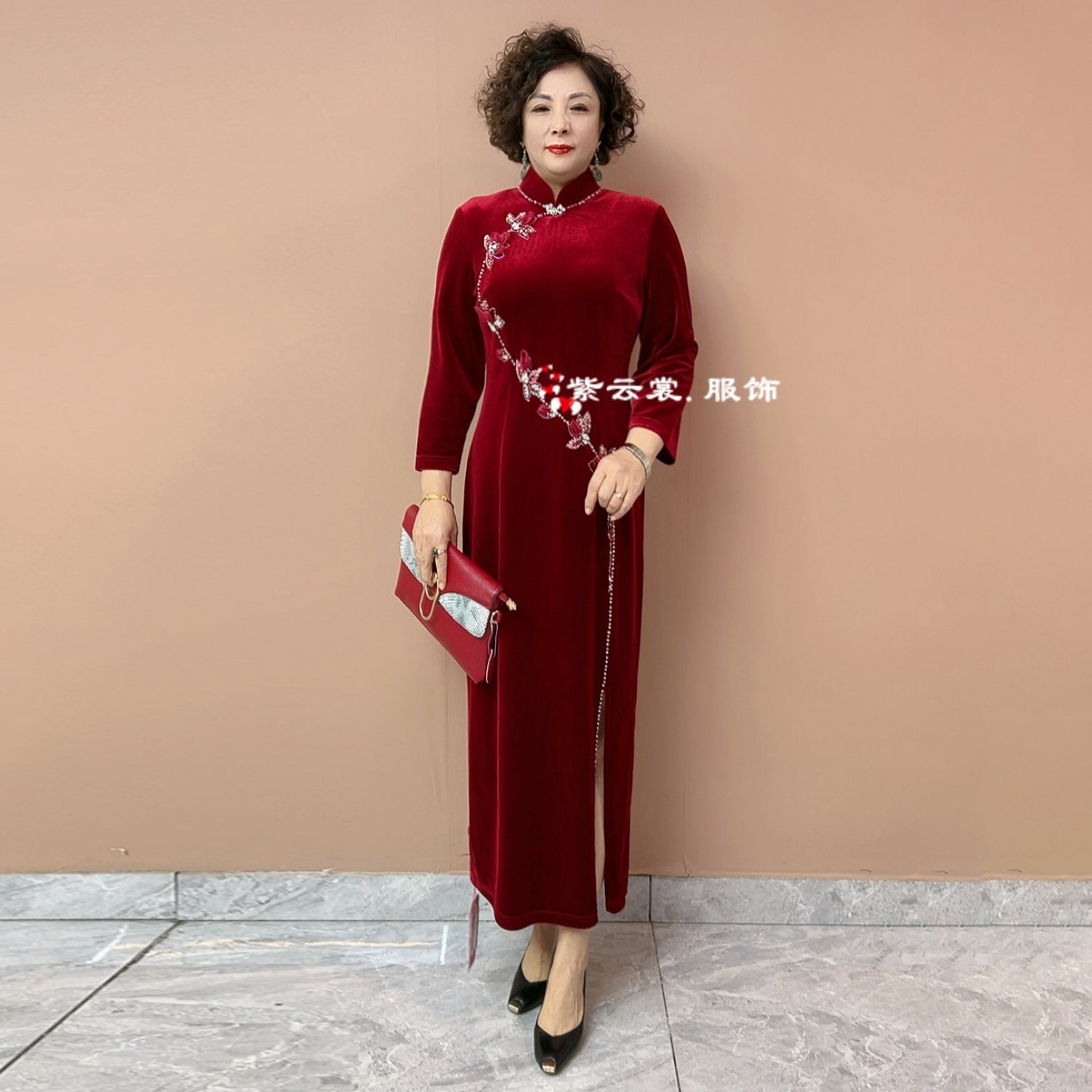 高贵婚宴礼服妈妈旗袍中老年连衣裙长款大码显瘦喜婆婆金丝绒长裙