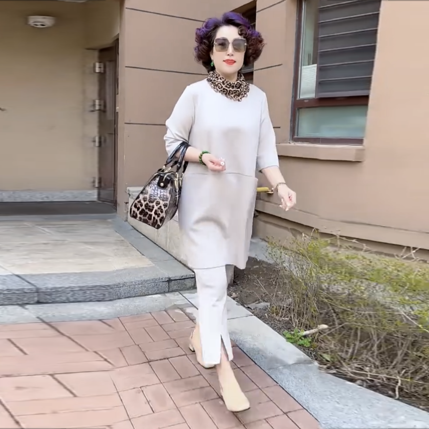 夏季妈妈宽松遮肚子中长款大版衫空气棉遮肉大码纯色T恤裙两件套