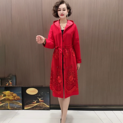 春秋高端长袖风衣中老年妈妈装时尚减龄长款大码刺绣连帽洋气外套
