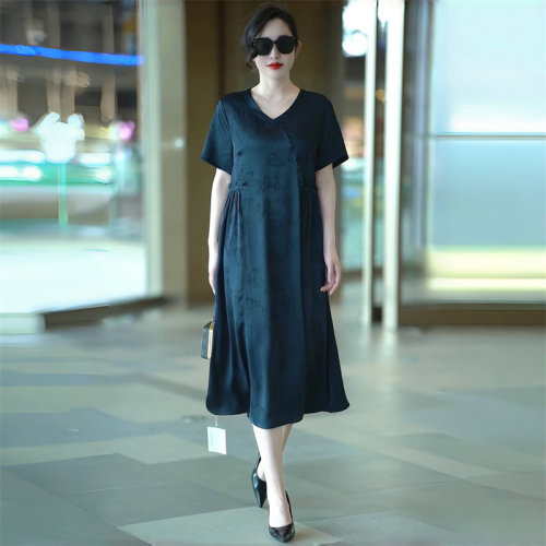 重磅真丝连衣裙夏季新款宽松大码遮肚子显瘦洋气轻奢妈妈装长裙女