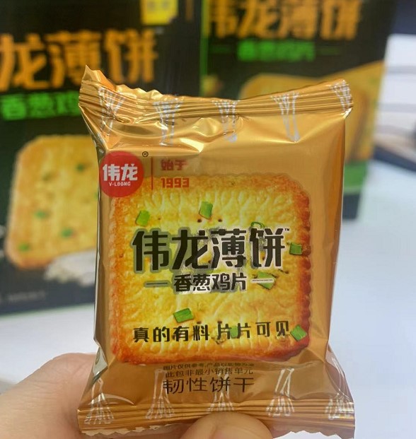 伟龙香葱鸡片薄饼干零食整箱葱香薄脆鸡汤小饼盒装小包装葱油葱花