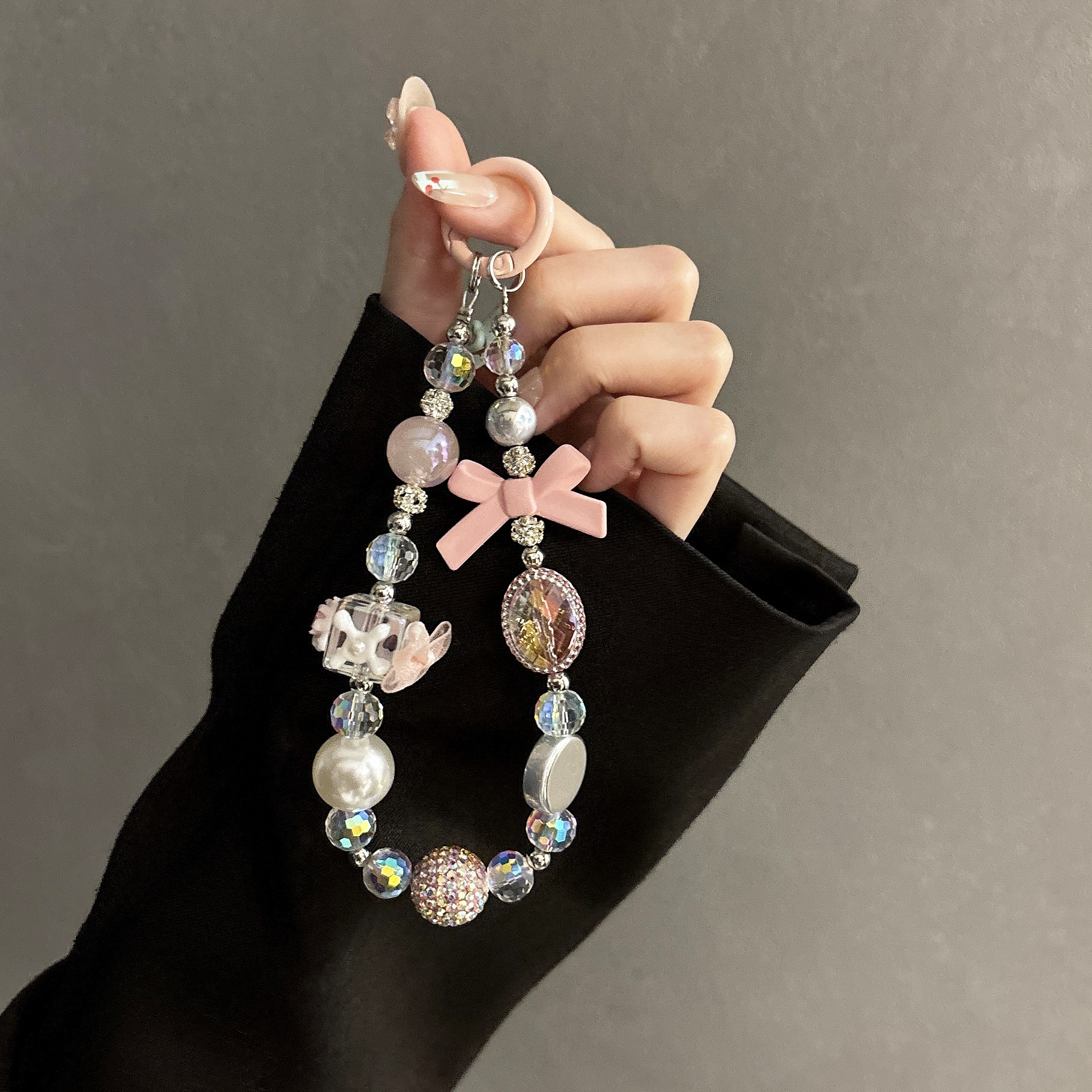 手机挂饰新款春夏水晶黑色蝴蝶挂链高级感女创意个性可爱防摔短款挂件包包钥匙配饰便携防丢串珠闺蜜时尚百搭