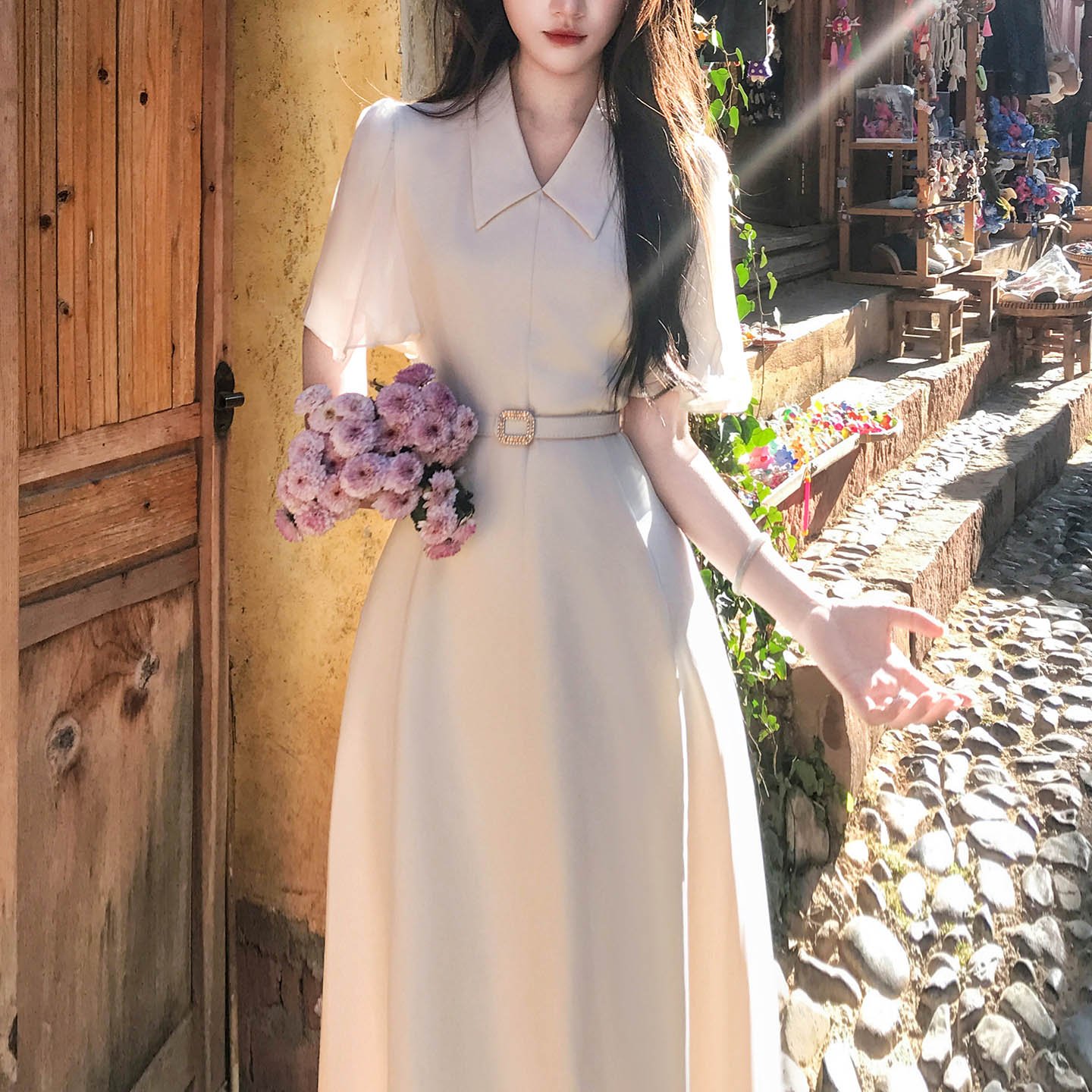 实拍赵又真浅白的旋律复古温柔翻领连衣裙女夏高级感大摆收腰长裙