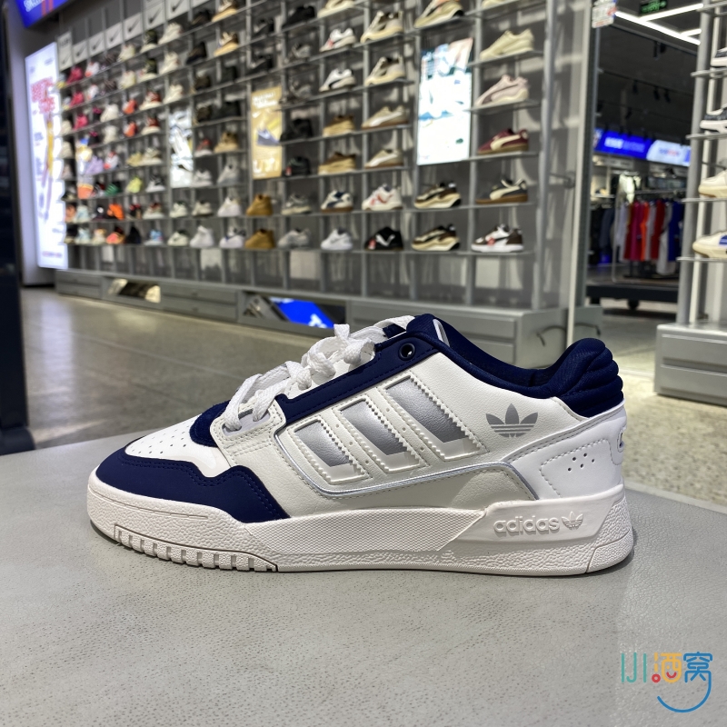 正品阿迪达斯三叶草耐磨休闲鞋