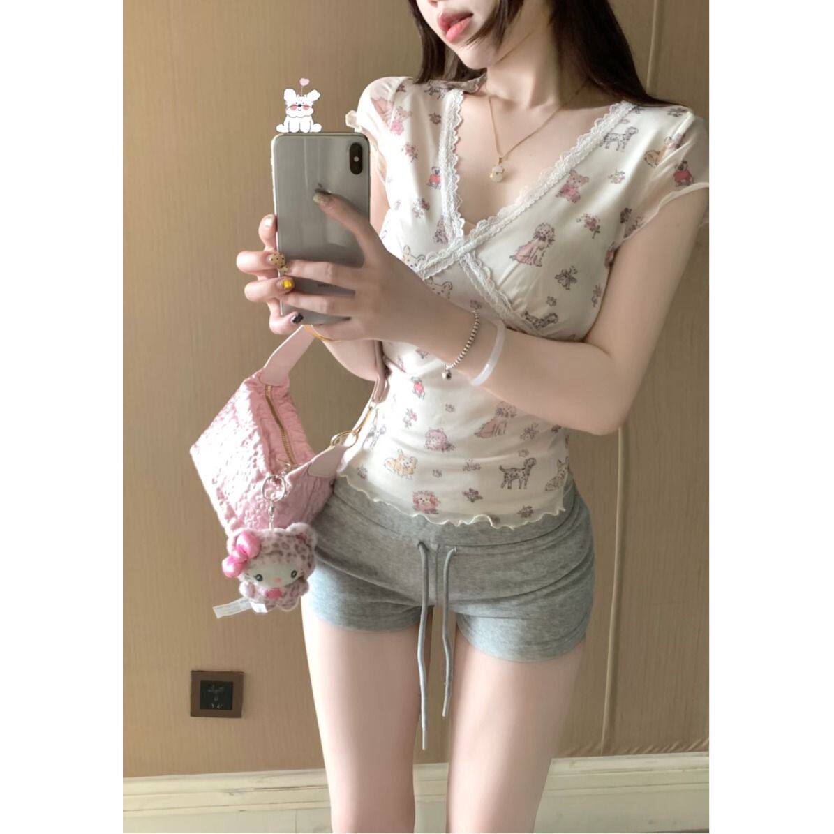 蕾丝拼接印花v领短袖T恤女夏季修身收腰内搭设计感紧身甜辣妹上衣