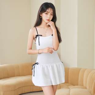 氛圍感白色連體吊帶保守遮肉顯瘦氣質(zhì)度假泳裝 泳衣女法式