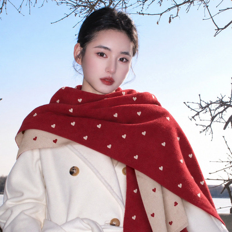 法式红色爱心围巾披肩女外搭秋冬大气仿羊绒订婚结婚专用斗篷披风