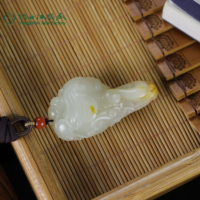 玉缘天然和田玉新疆白玉籽料封侯拜相挂件吊坠油润细腻带皮色收藏