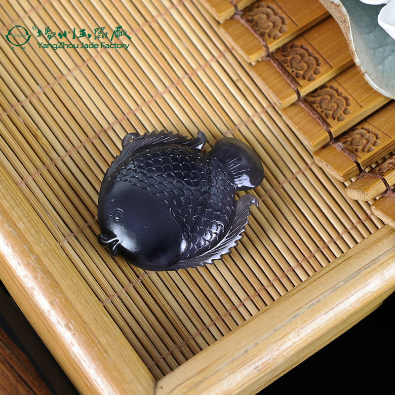 玉缘天然和田玉青海料烟紫色年年有余挂件吊坠油性好结构少收藏