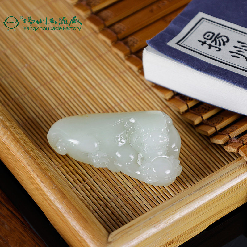 玉缘天然和田玉新疆白玉籽料瑞兽挂件吊坠油润细腻大师工送礼收藏