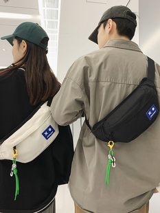 斜挎包胸包男生潮牌腰包女休闲小挎包饺子包通勤手机包包2024新款