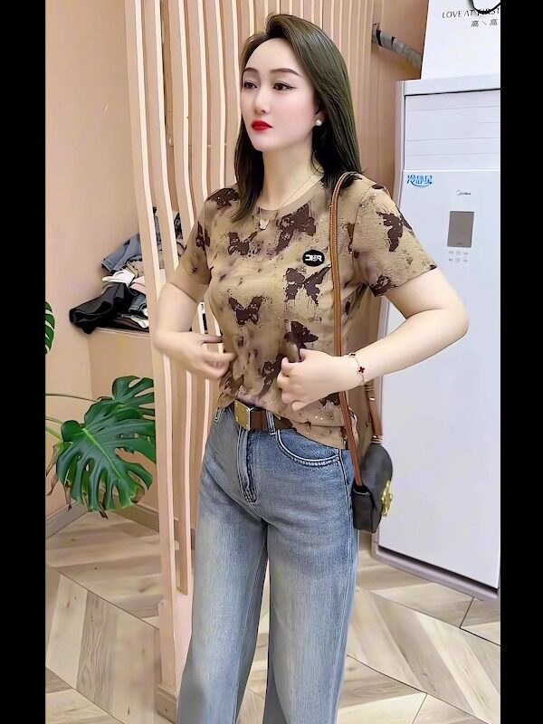 时髦牛仔裤流行穿搭夏季2025新款圆领套头撞色印花短袖女装两件套