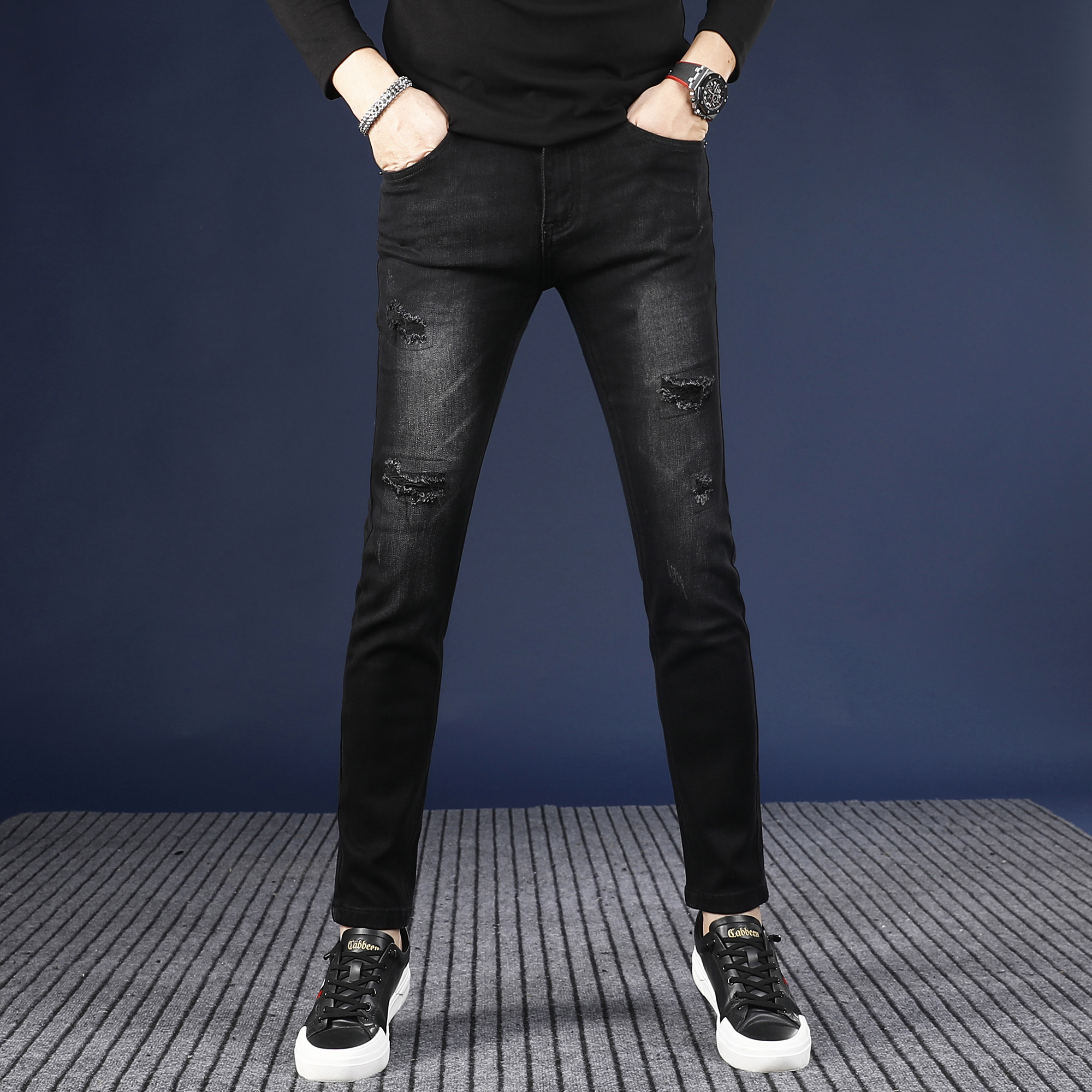 2024新款黑色破洞牛仔裤男款修身小脚裤韩版潮流弹力显瘦男士裤子