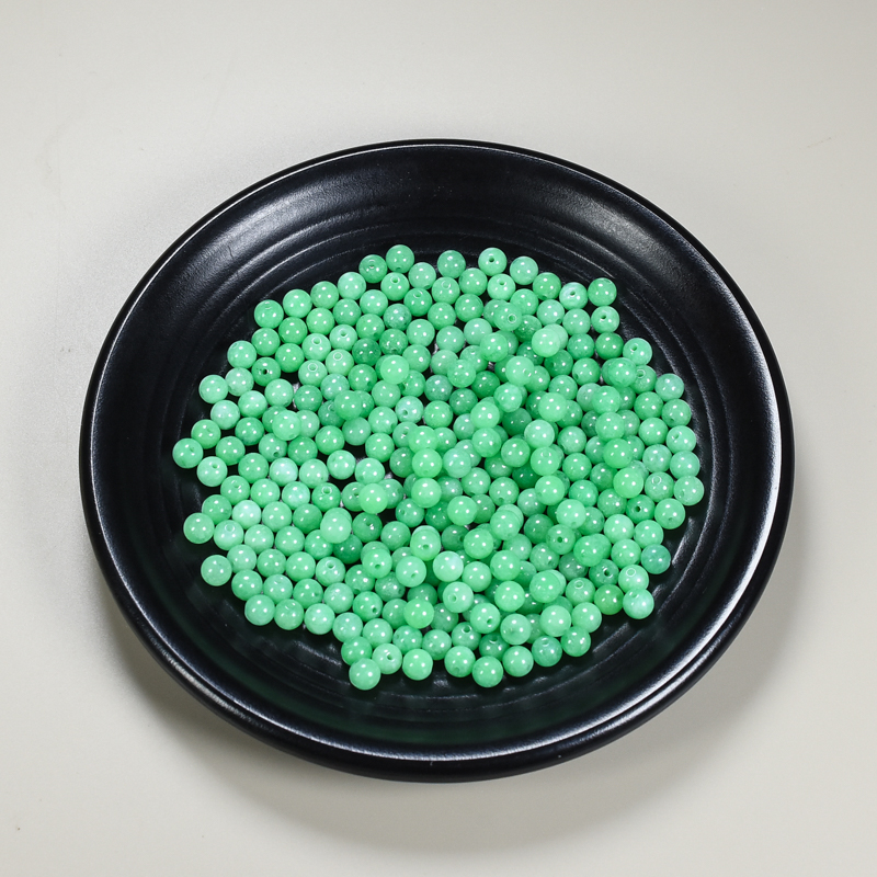 翡翠冰种豆绿色玉髓散珠子