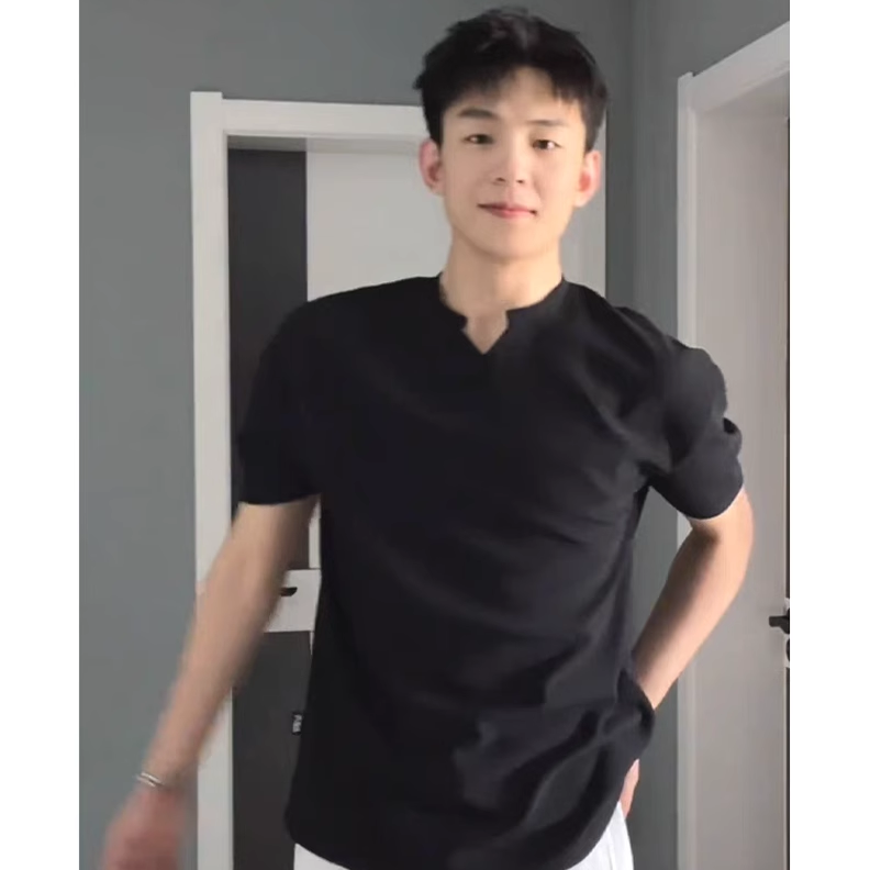 小个子男生v领冰丝t恤褶皱肌理感短袖卫衣凉感丝滑百褶坑条亨利衫