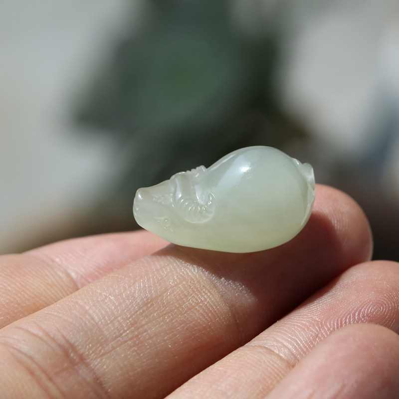 天然和田玉生肖牛吊坠