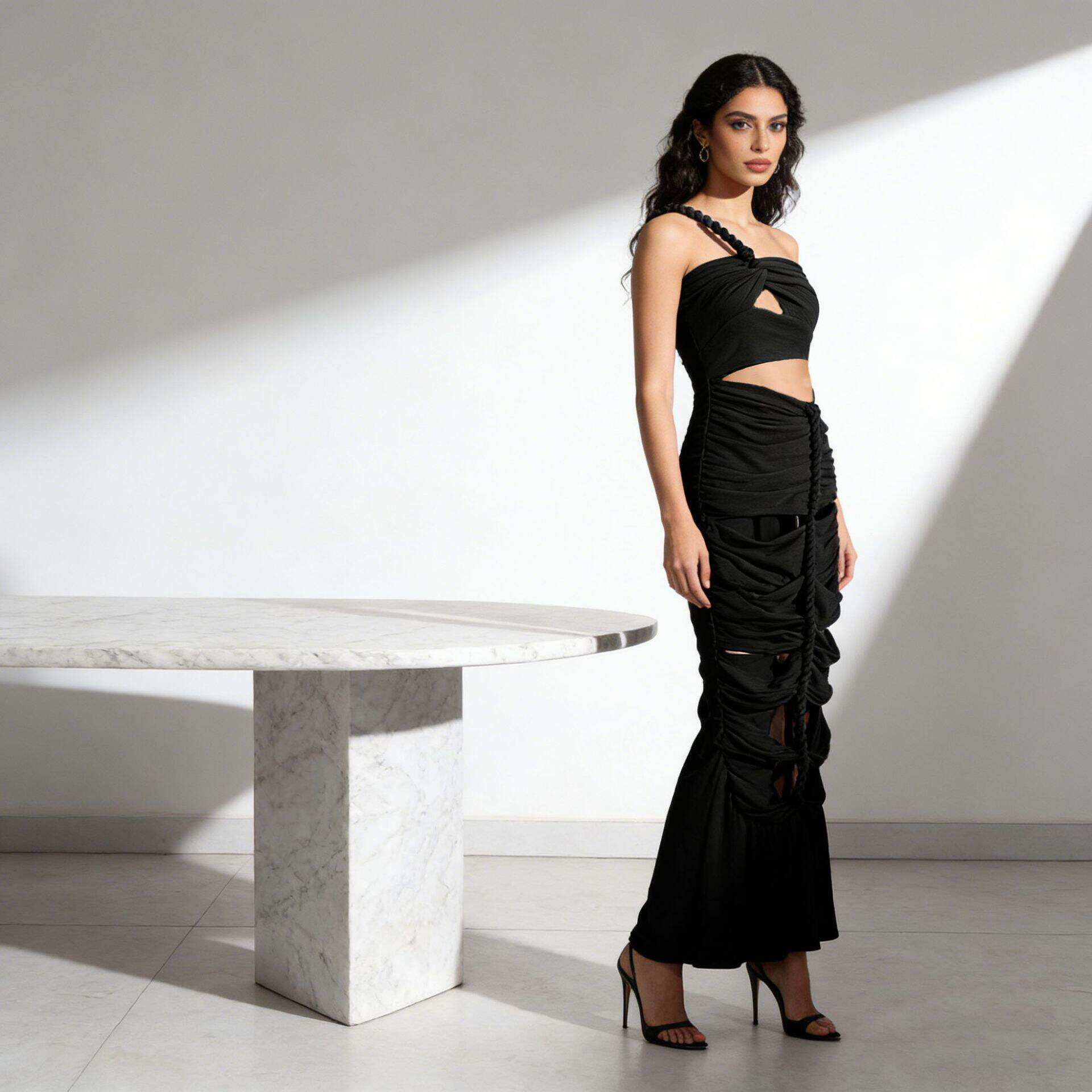 性感单肩镂空麻花设计感长裙2026春季时尚气质连衣裙女修身型中腰