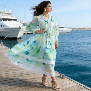 新款 薄荷绿印花蕾丝边连衣裙女棉涤 海边氛围感度假风长裙2025冬季