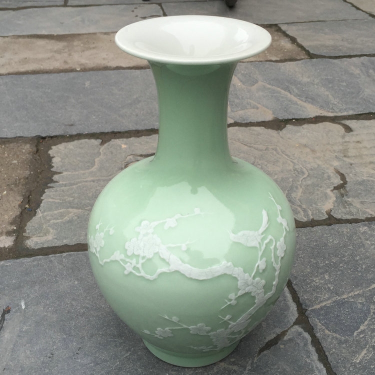 景德镇陶瓷器绿色釉堆喜上眉梢