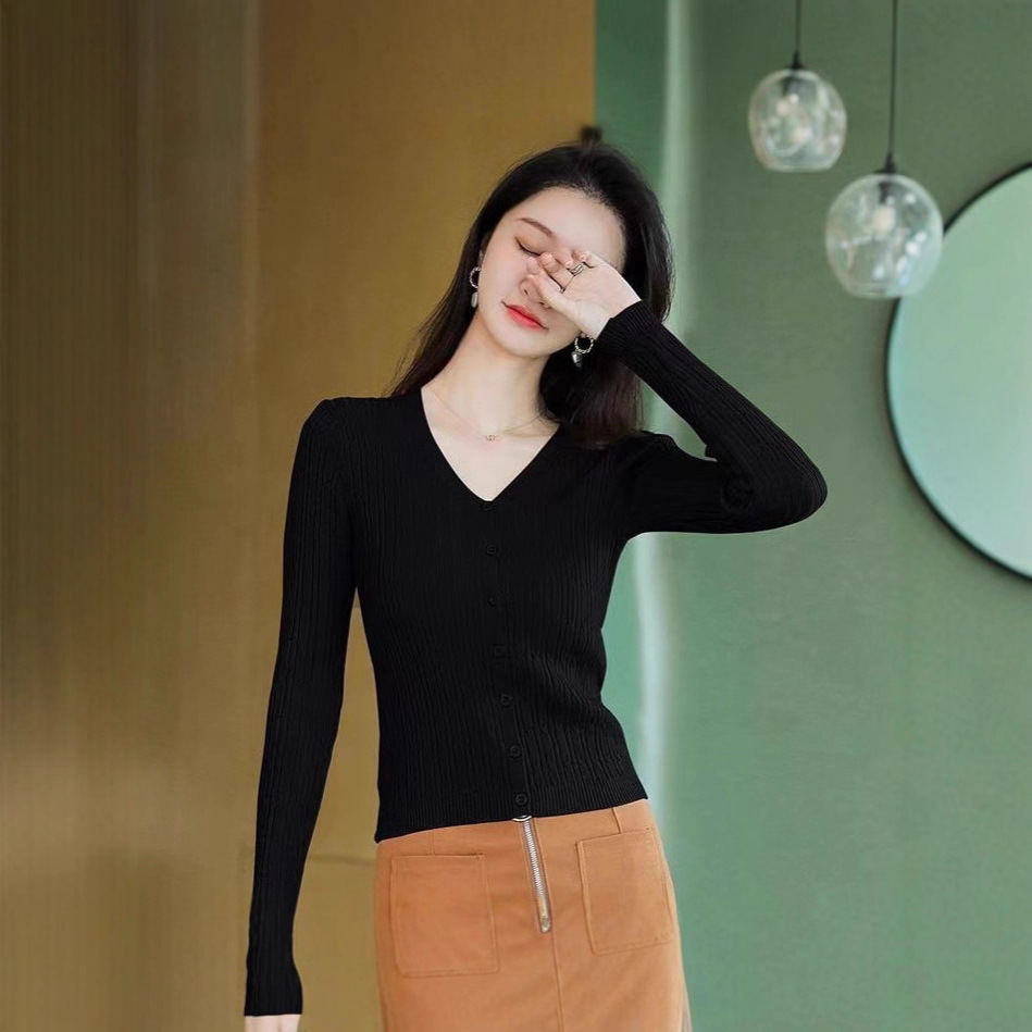 春秋季v领打底衫女内搭设