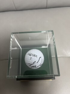 老虎伍兹亲笔签名高尔夫球