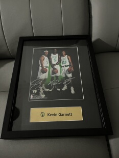 凯尔特人三巨头保罗皮尔斯加内特 雷阿伦亲笔签名十寸裱框大照片