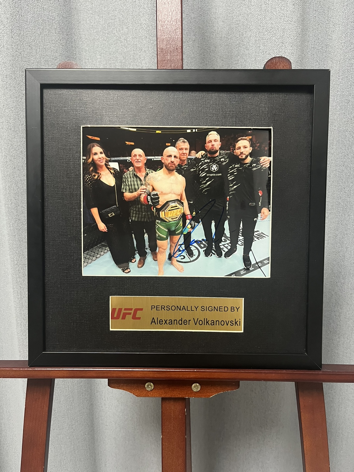 亚历山大亲笔签名十寸裱框大照片 ufc选手 摆台挂墙装饰画收藏