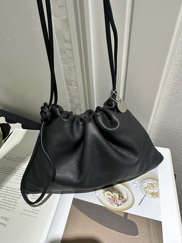 ZOEYLEE 皱褶云朵包2024新款抽绳手机包单肩斜挎包小巧轻便女包