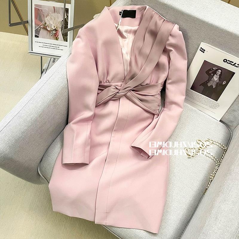 粉色西装裙女早春2024新款