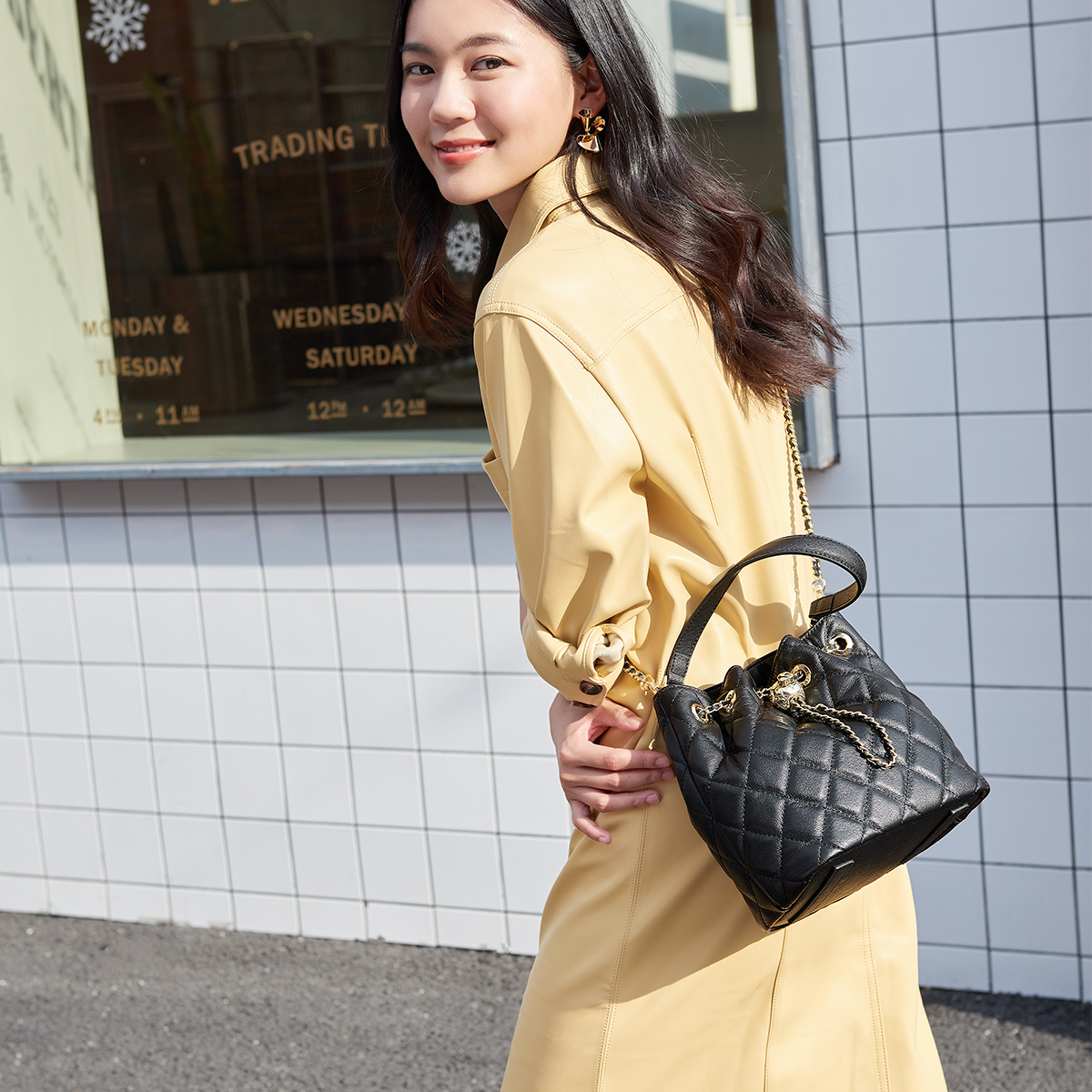 红谷女包斜挎包链条包包女头层牛皮精致菱格水桶包小香风H5143689
