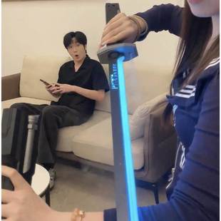 炫酷火花石光剑七彩流光喷雾拔刀出鞘声光激光剑玩具礼物送男友