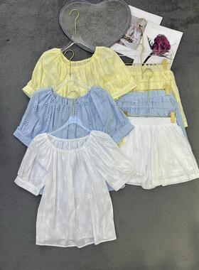 2025早秋新款设计感一字领露肩花朵镂空短袖上衣休闲短裤时尚套装