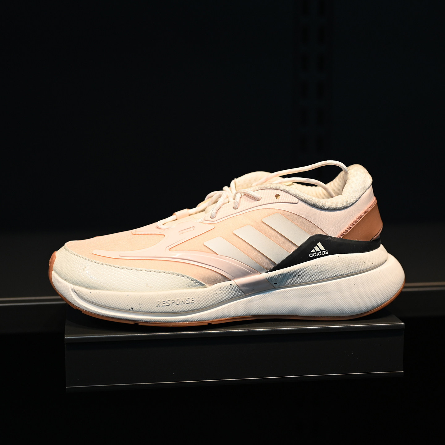 Adidas/阿迪达斯 Brevard 女子缓震防滑耐磨运动跑步鞋 H06178