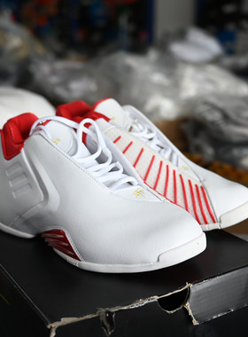 阿迪达斯TMAC3复刻篮球鞋