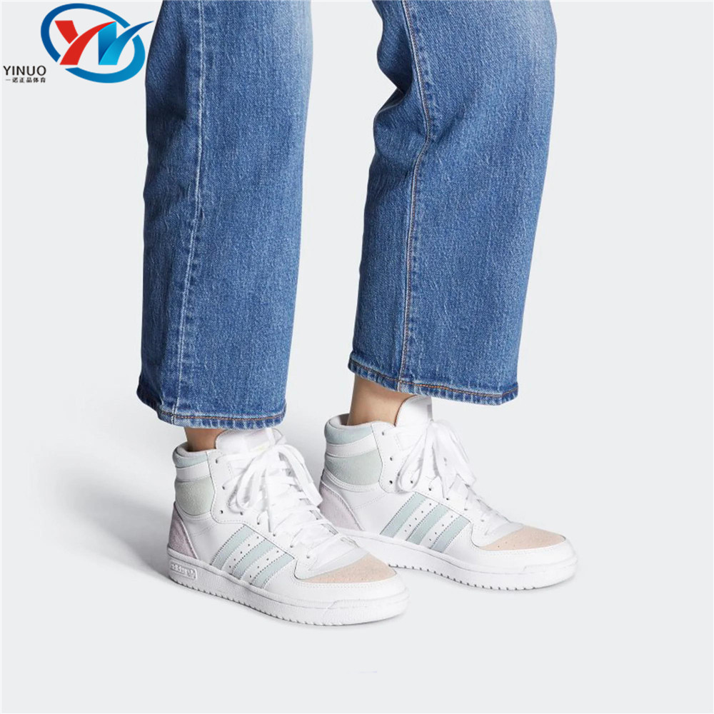 阿迪达斯三叶草女子中帮板鞋