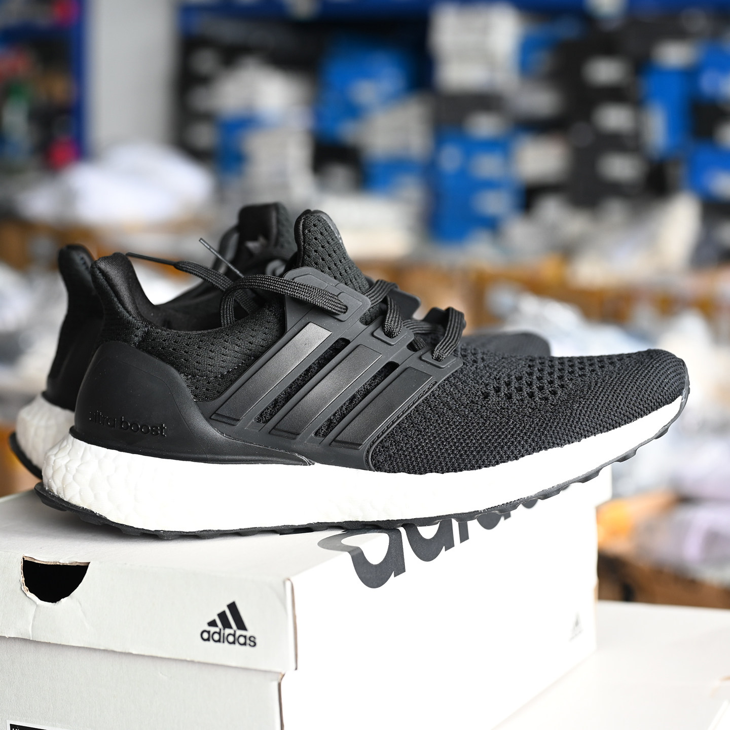 Adidas/阿迪达斯 UltraBoost 女子防滑轻便运动缓震跑步鞋 HQ4206