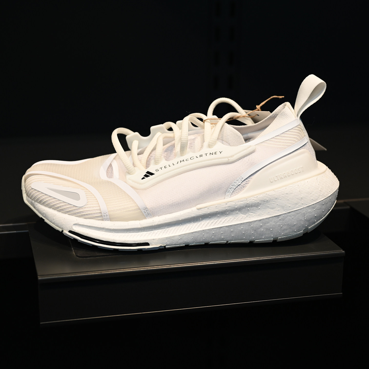 Adidas/阿迪达斯 SMC Ultraboost 女子减震透气运动跑步鞋 HP6705