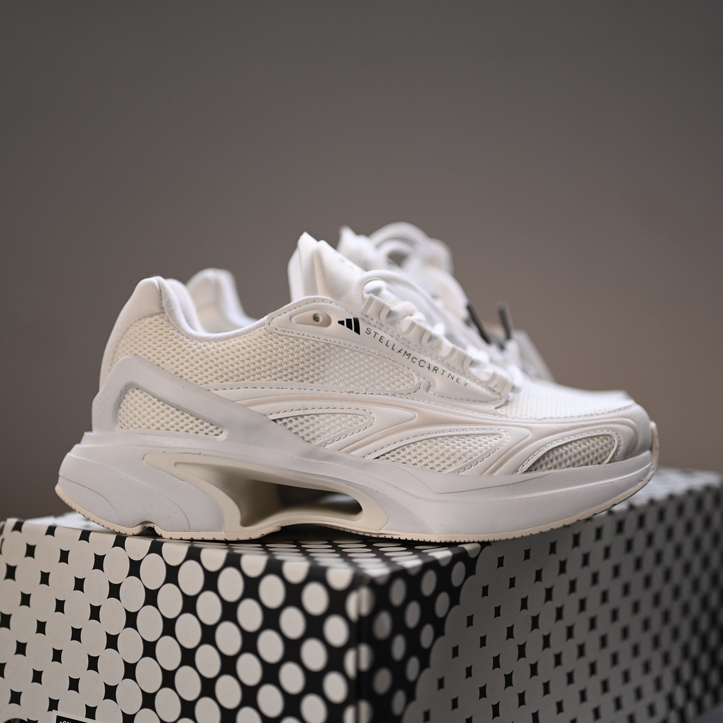 Adidas/阿迪达斯 Spiritain 2000 女子防滑耐磨运动跑步鞋 IG0013