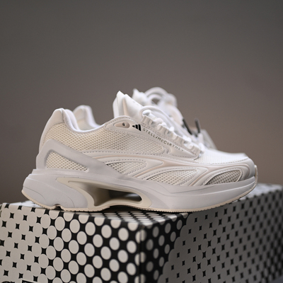 阿迪达斯女子防滑耐磨运动跑步鞋