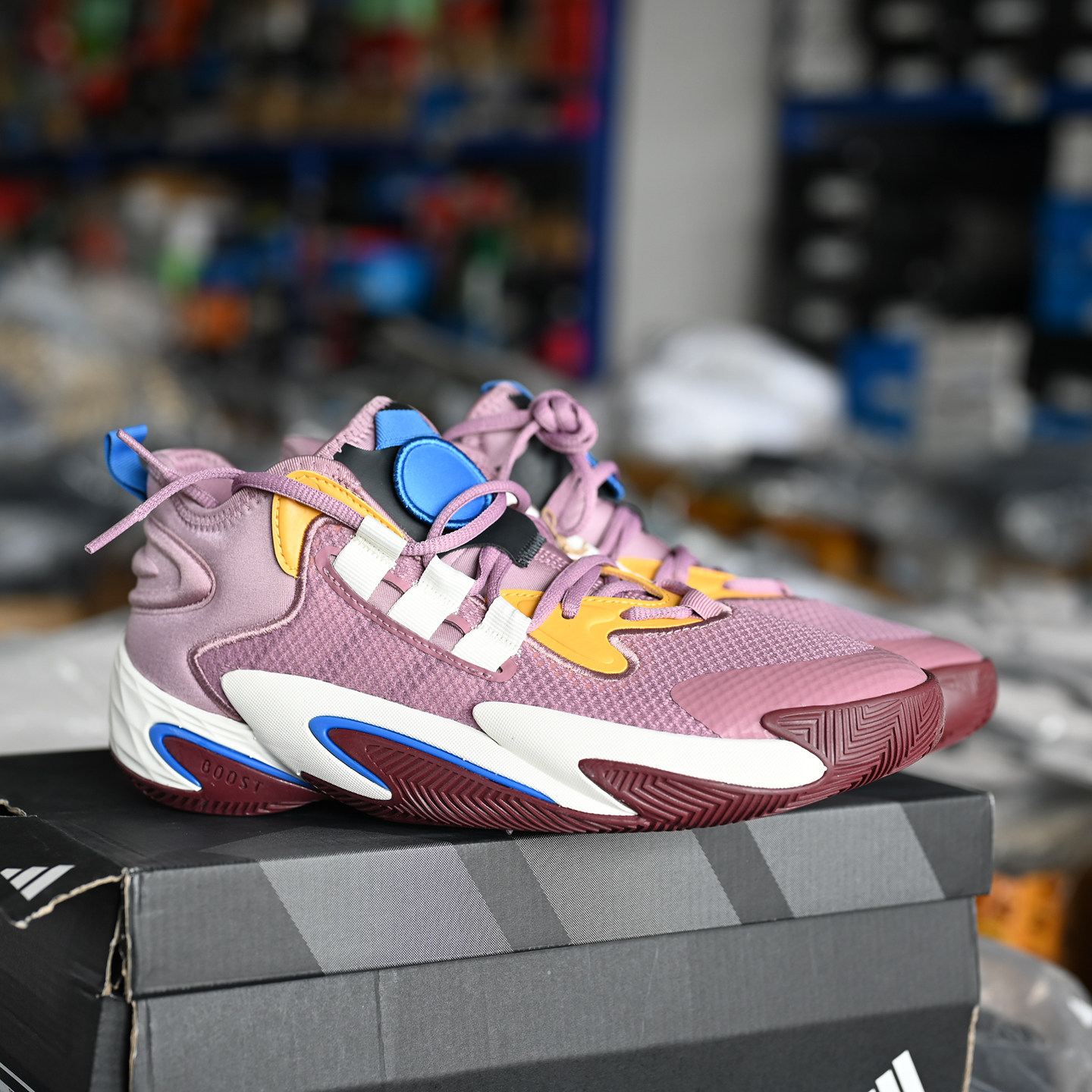 Adidas/阿迪达斯 BYW Select 男子缓震耐磨运动实战篮球鞋 IE9304