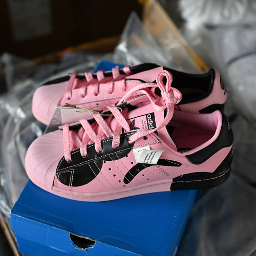 阿迪达斯三叶草女子贝壳头板鞋