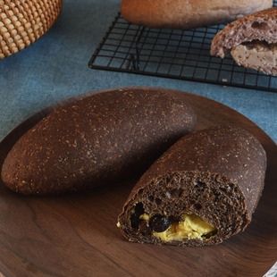 全麦可可乳酪软欧包120g 枚奶酪提子干学生手作面包 351大卡