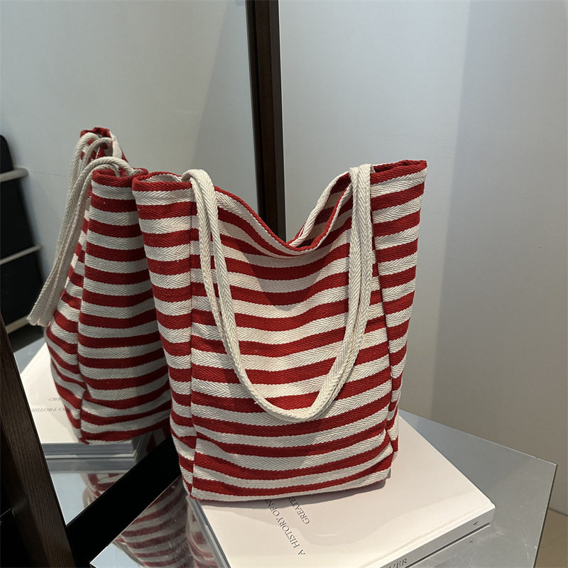 小众设计托特包包女2024新款流行百搭双面单肩包大容量通勤帆布包