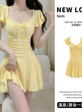 小飞袖连体泳衣女2026夏季新款保守短裙式遮肚显瘦高级感温泉泳装