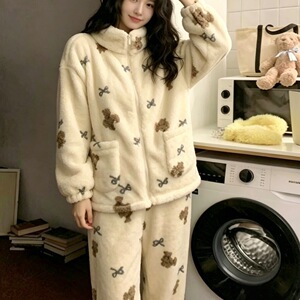 严选蝴蝶小熊暖暖套装女秋冬新款保暖珊瑚绒睡衣加厚家居服两件套