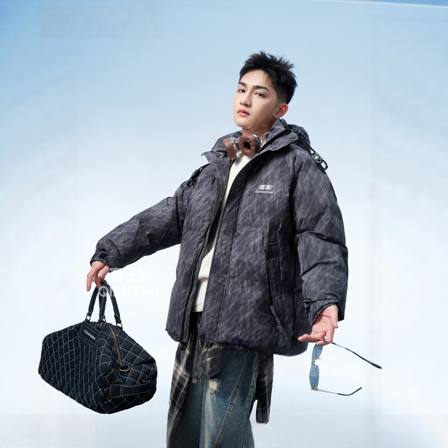 休闲宽松男孩羽绒服立领连帽偏厚骞子赫初中高中生大童青少年装