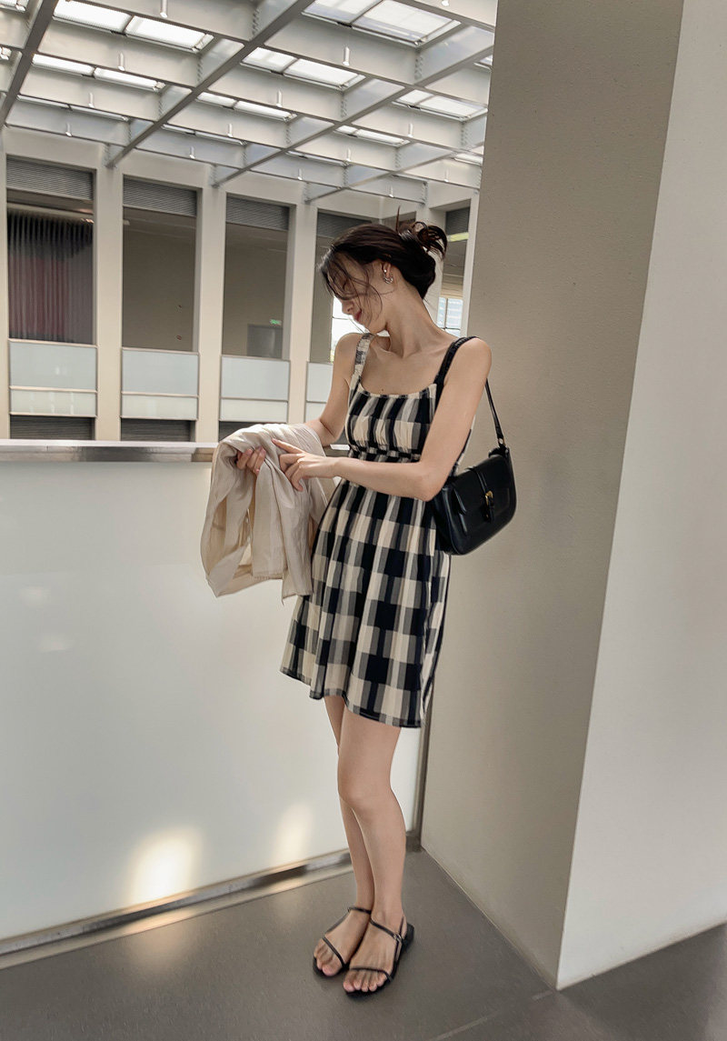 iris.O鸢春夏黑白丝带立体格纹醋酸面料吊带连衣裙中裙收腰遮肉