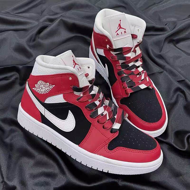 Air Jordan 1 Mid AJ1 女子中帮 芝加哥公牛黑红 运动复古篮球鞋
