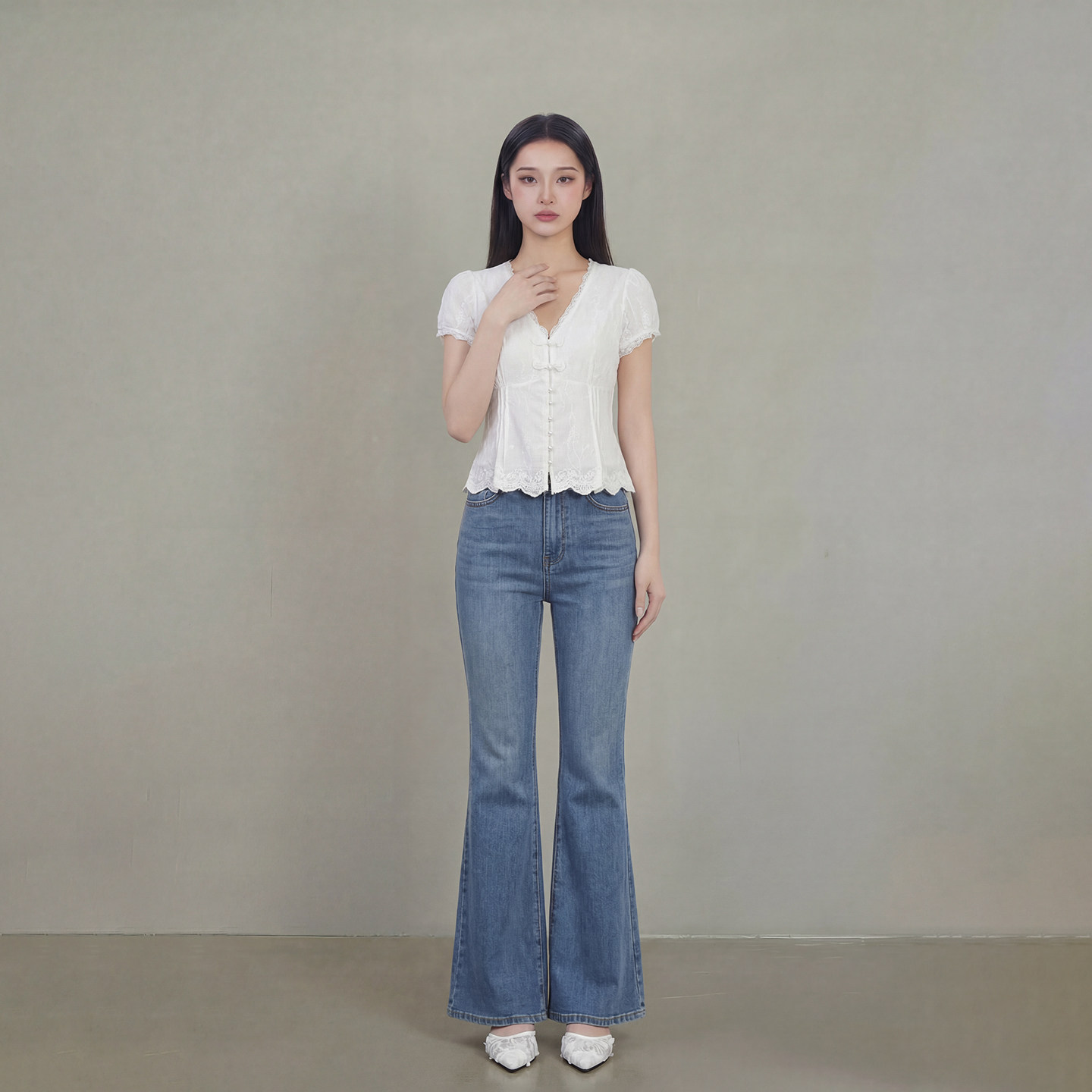 艾格甜美风白色V领短袖衬衫女夏季薄款修身显瘦蕾丝花边套头上衣