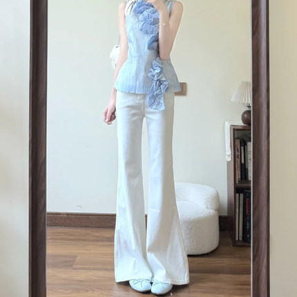 艾格白色低腰微喇牛仔裤女2025夏季新款显瘦不贴腿小个子喇叭裤子